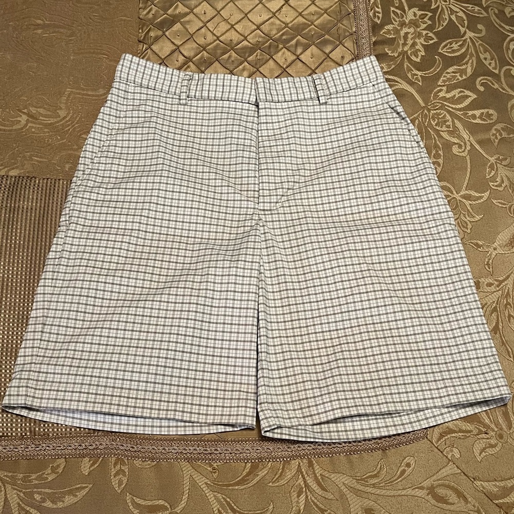 Walter Hagen/men’s green & white pinstripe shorts, W32 - Picture 1 of 3
